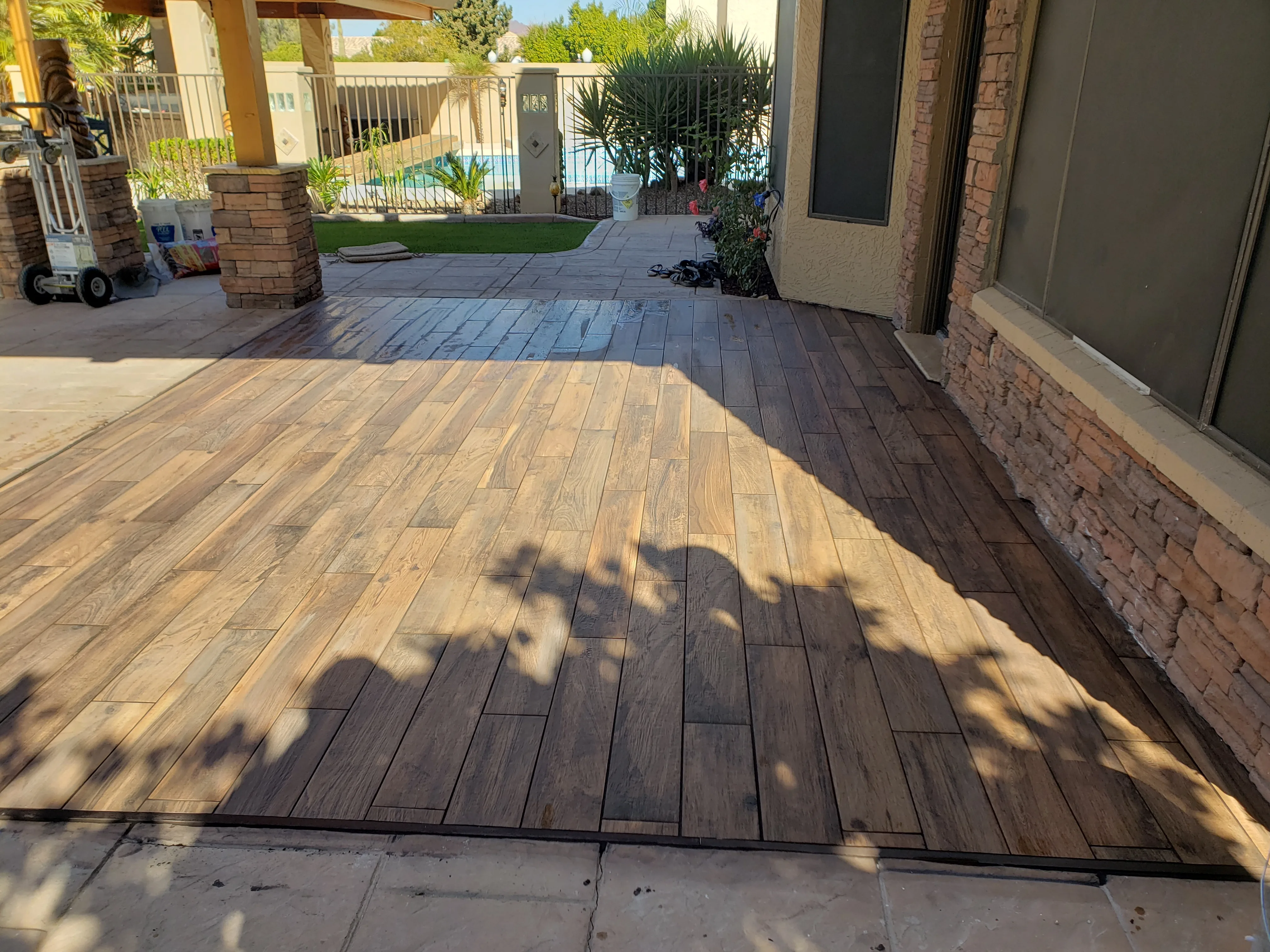 Patio Wood-Look Porcelain Tiles