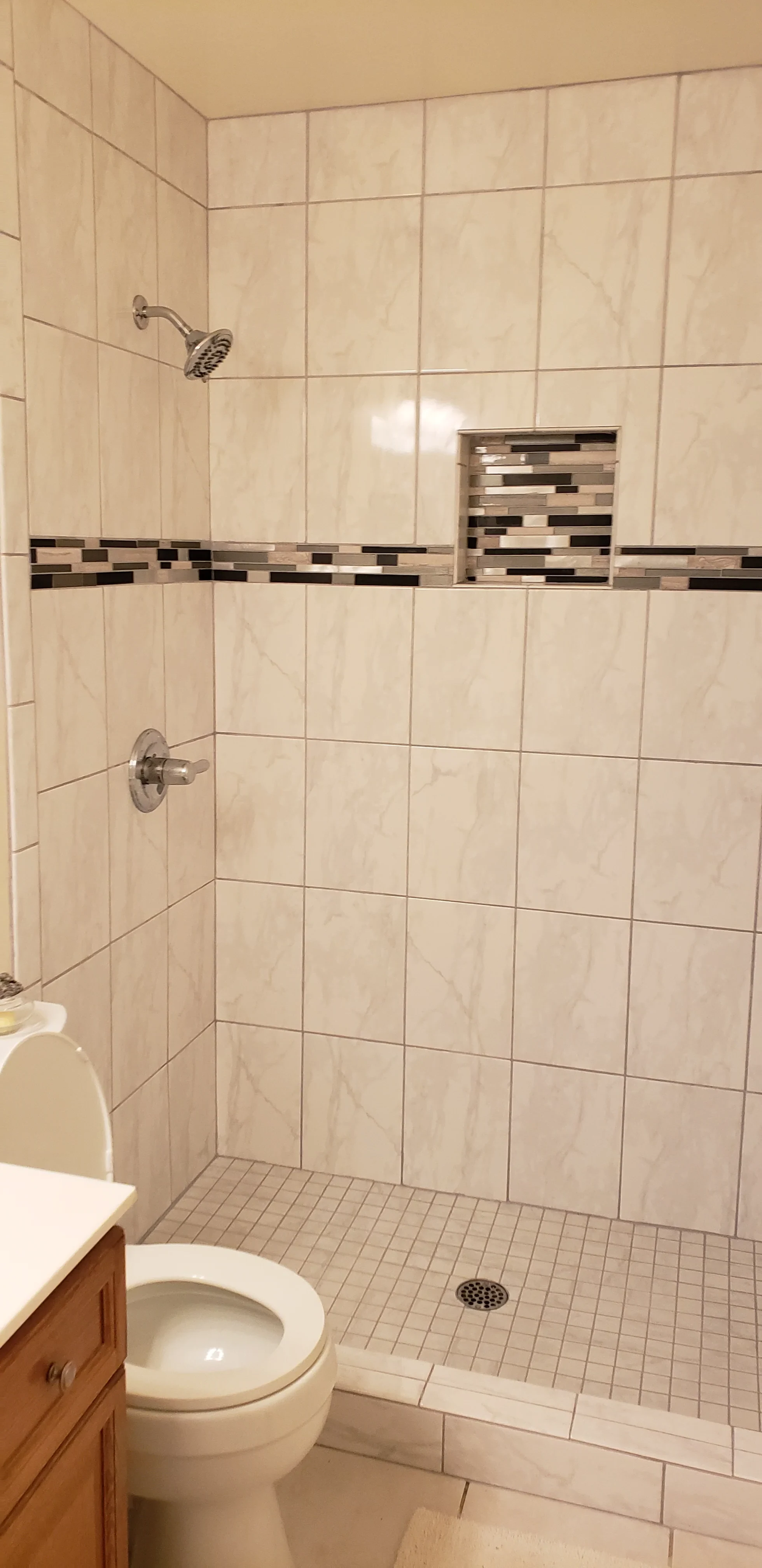 Porcelain Shower with Glass Mosaic