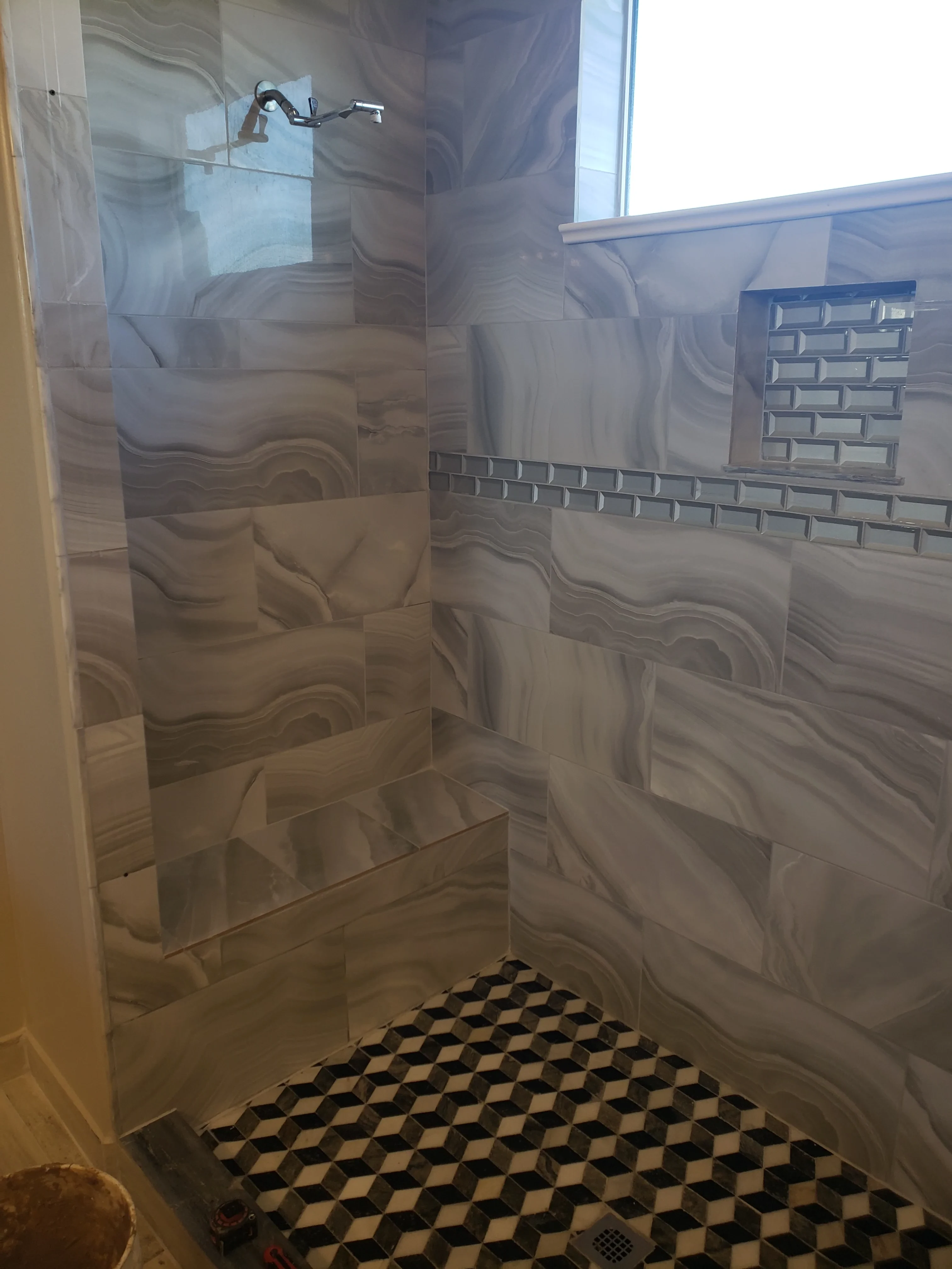 Porcelain Shower with Decorative Tile
